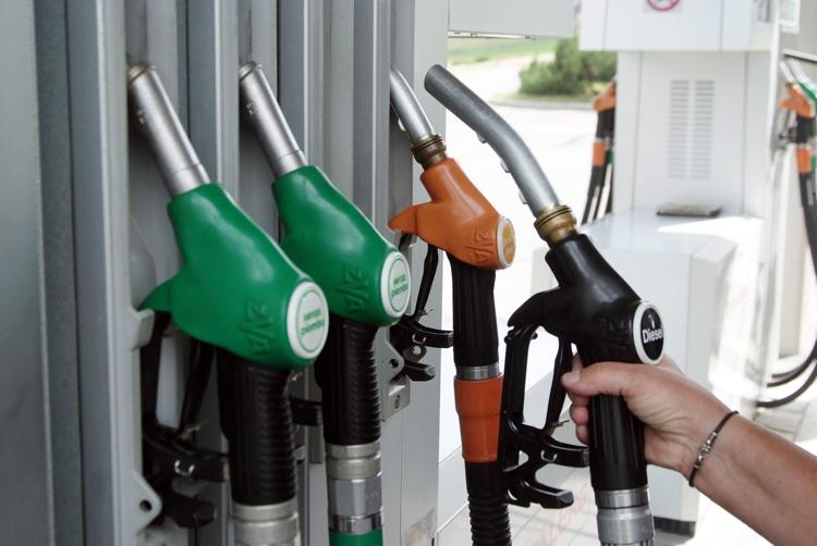 Benzina: esteso sino al 21 agosto sconto di 30 centesimi