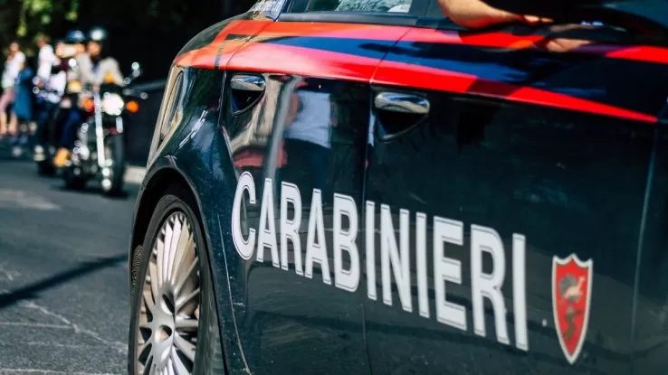 Desio, picchia escort e la costringe ad assumere cocaina