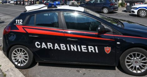 Sorrento, accoltella una donna mentre preleva la spesa dal baule dell’auto, il cadavere trovato lì dentro