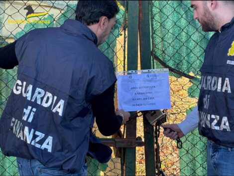 GDF Monza: reati ambientali su vasta area privata della Brianza, adibita a discarica abusiva. Sequestro di 400 tonnellate di rifiuti misti e pericolosi