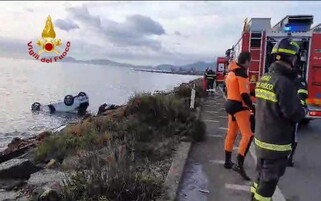 In provincia di Cagliari, auto si ribalta e finisce in mare: morto un 19enne