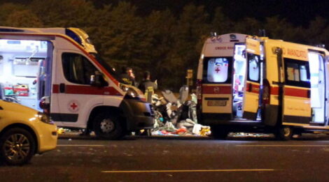 Udine, due morti e due feriti sull’autostrada A4: sono stati travolti sulla corsia d’emergenza