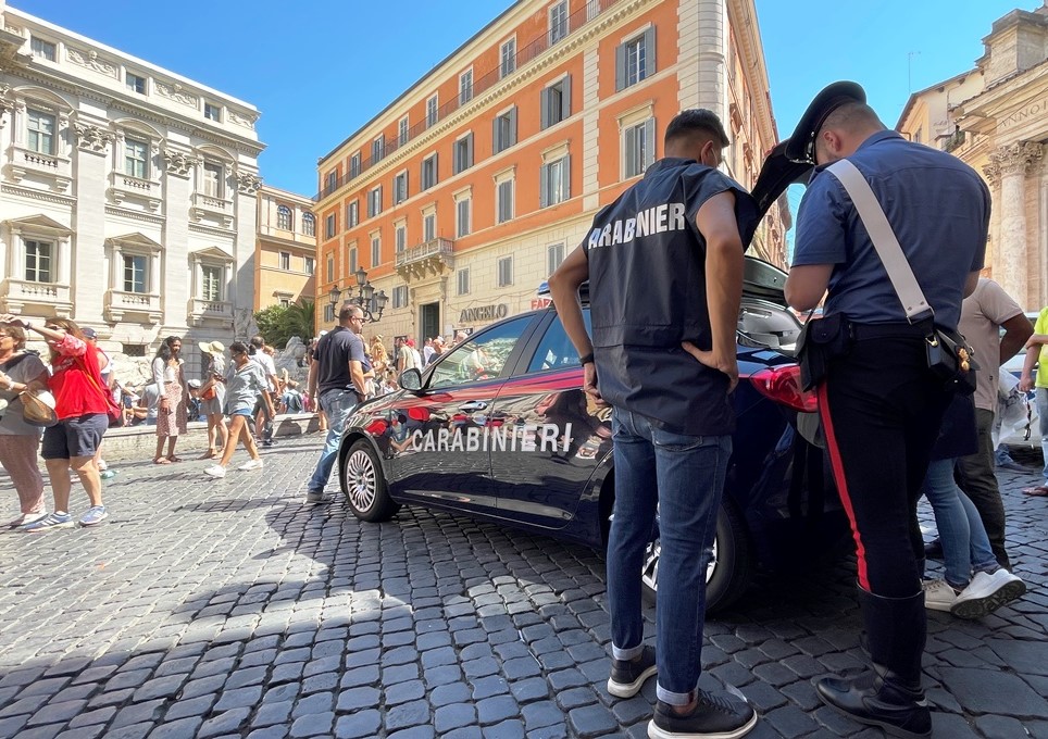 Carabinieri: numerosi controlli nel centro storico e sulle metropolitane di Roma. Arrestate 12 persone