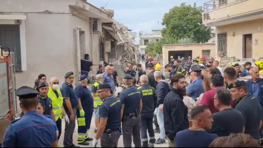 Napoli, crollo di una palazzina nel Napoletano. Morti due bambini