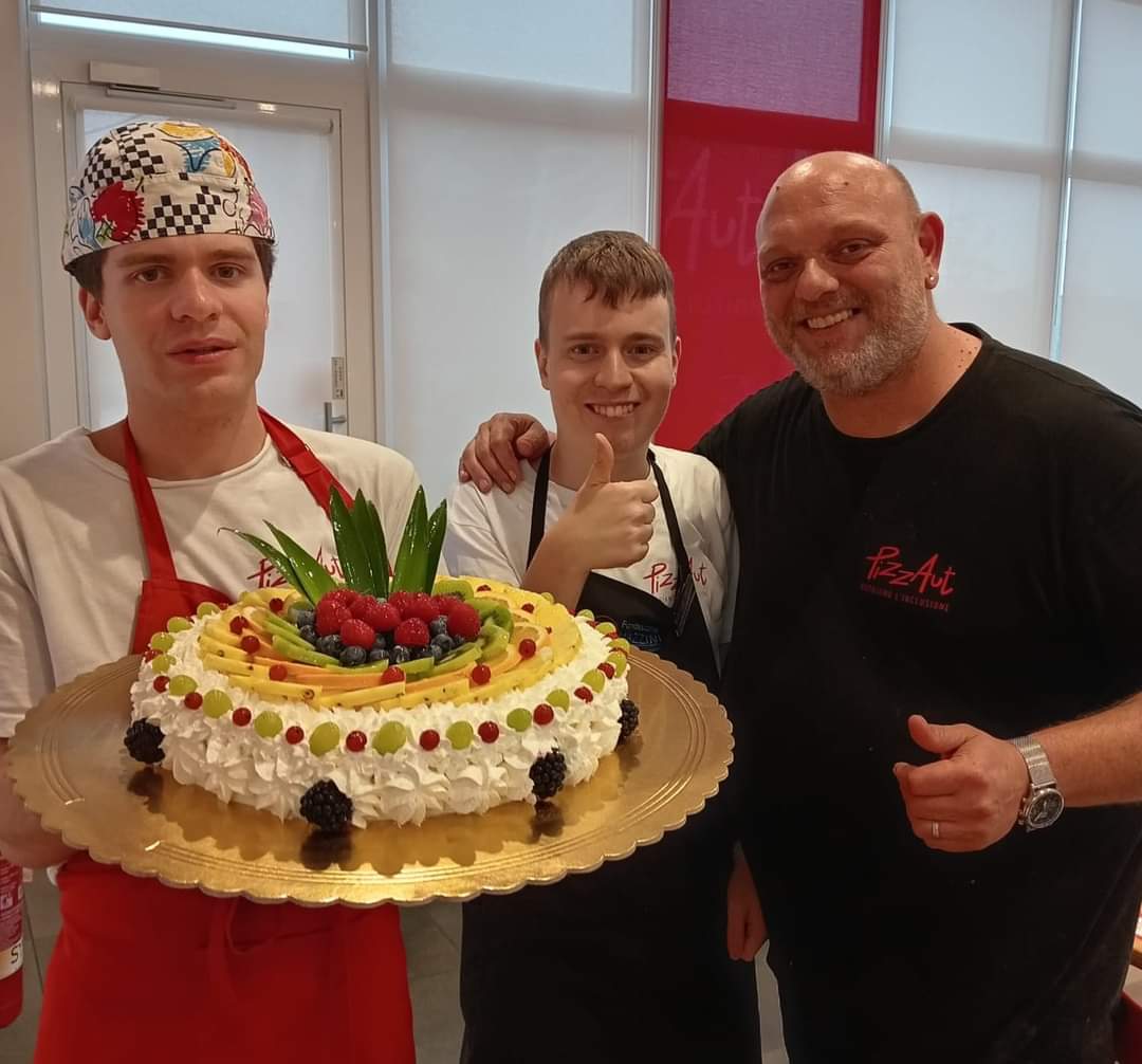 Da PizzAut anche una buonissima torta per celiaci, realizzata dai ragazzi autistici di Nico Acampora