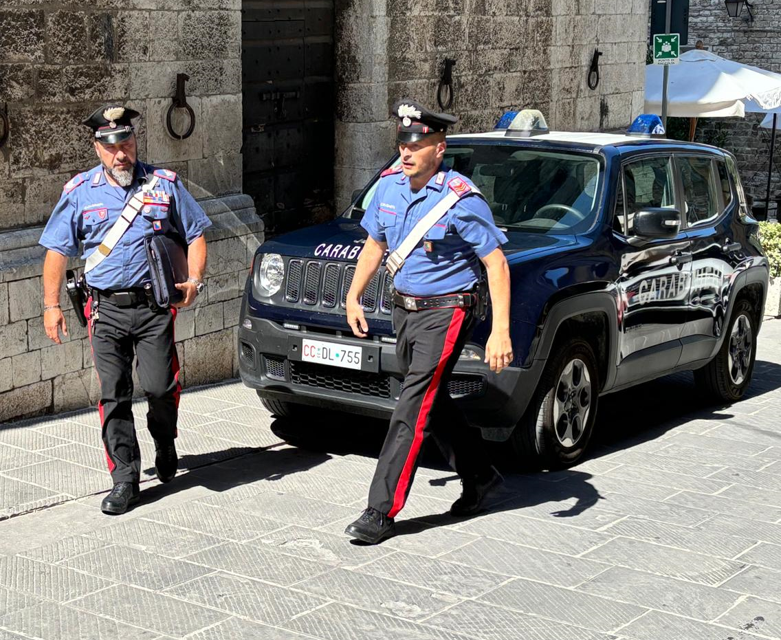 Milano, spara e uccide l’amante della moglie