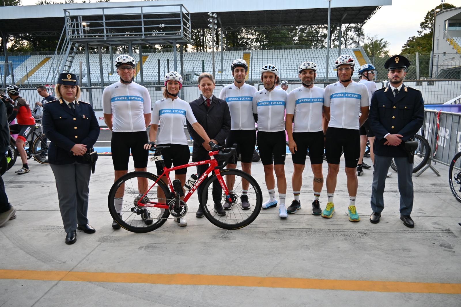 Polizia di Stato Monza partecipa alla gara ciclistica a scopo benefico: “Ride Beat” – organizzata dall’Associazione Cancro Primo Aiuto