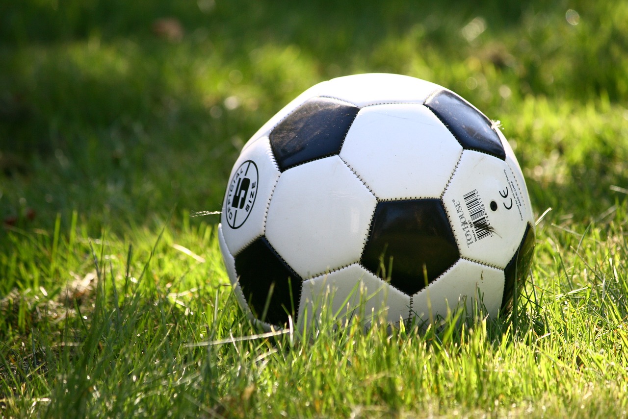 Giugliano, accoltellato per un pallone: aggressore ha 10 anni