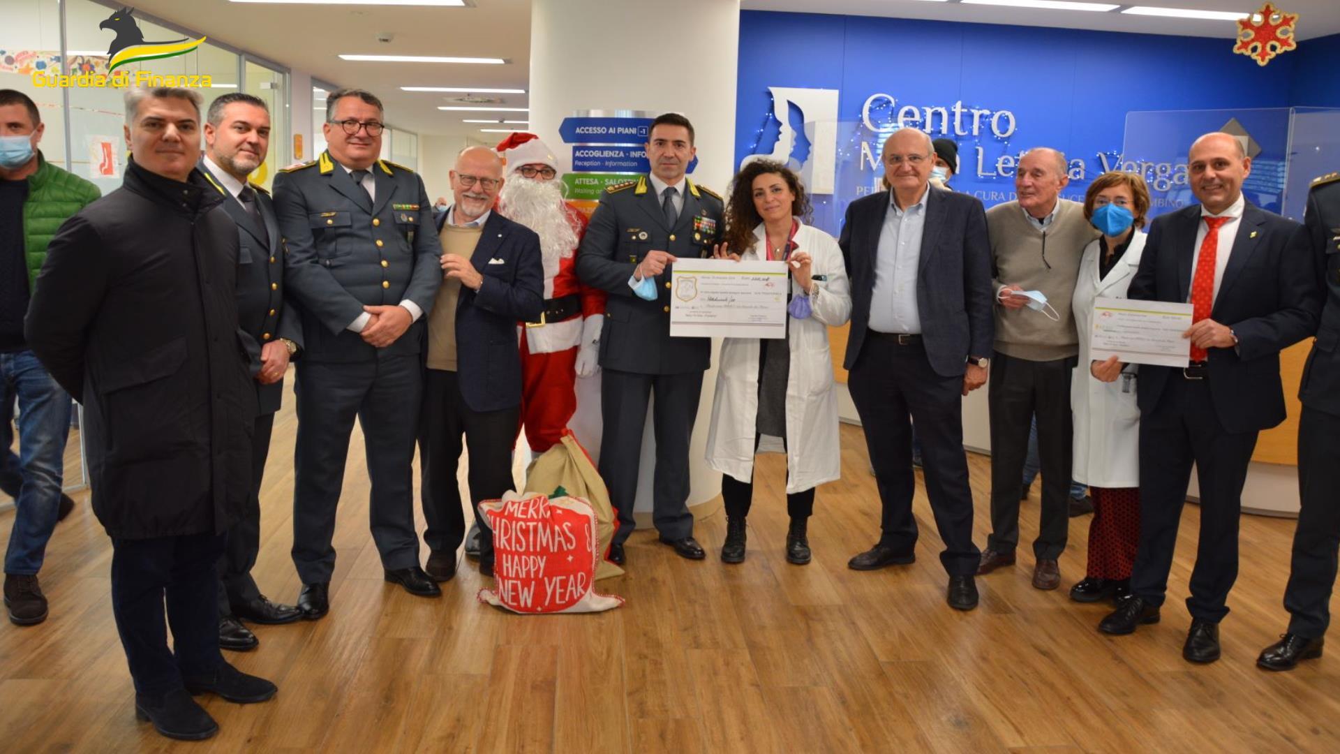 Monza, donazione all’Ospedale San Gerardo e consegna di doni ai piccoli pazienti da parte della Gdf