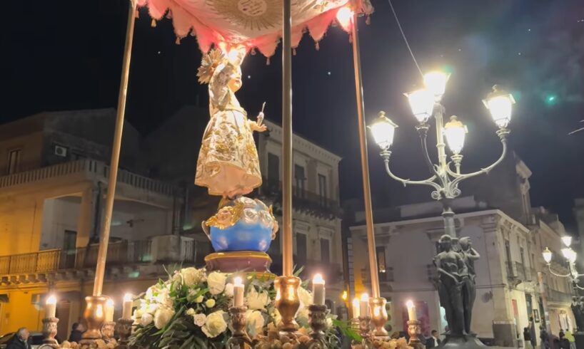 Paternò (Sicilia), fischi alla processione di Gesù Bambino da parte di ragazzi musulmani